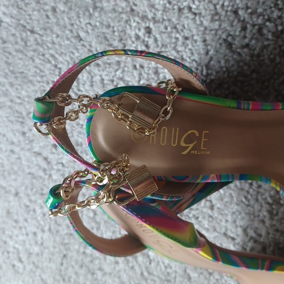 Heels - Picture 5 of 5